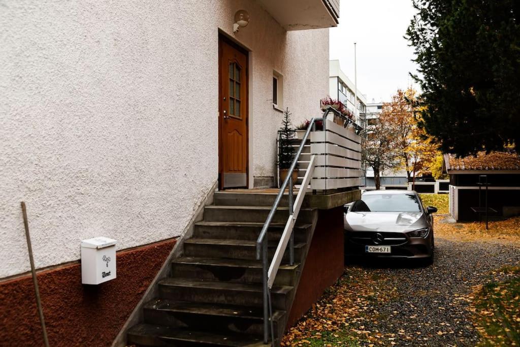Mukava Saunallinen Kaksio Omalla Sisaeaenkaeynnillae Ja Ilmaisella Autopaikalla Kuopio Kültér fotó