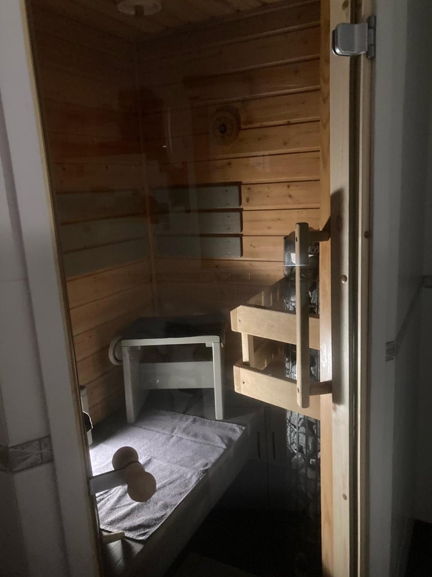 Mukava Saunallinen Kaksio Omalla Sisaeaenkaeynnillae Ja Ilmaisella Autopaikalla Kuopio Kültér fotó